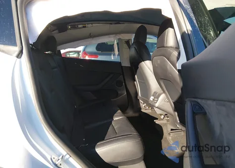 2022 Tesla Model Y Long Range Dual Motor All-Wheel Drive z USA, uszkodzony, nr VIN 7SAYGDEE0NF459910